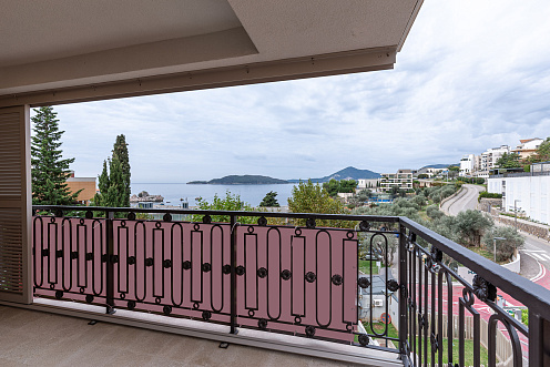 Moderne 2-Zimmer-Wohnung mit Panoramablick auf das Meer – Pržno, 68 m²